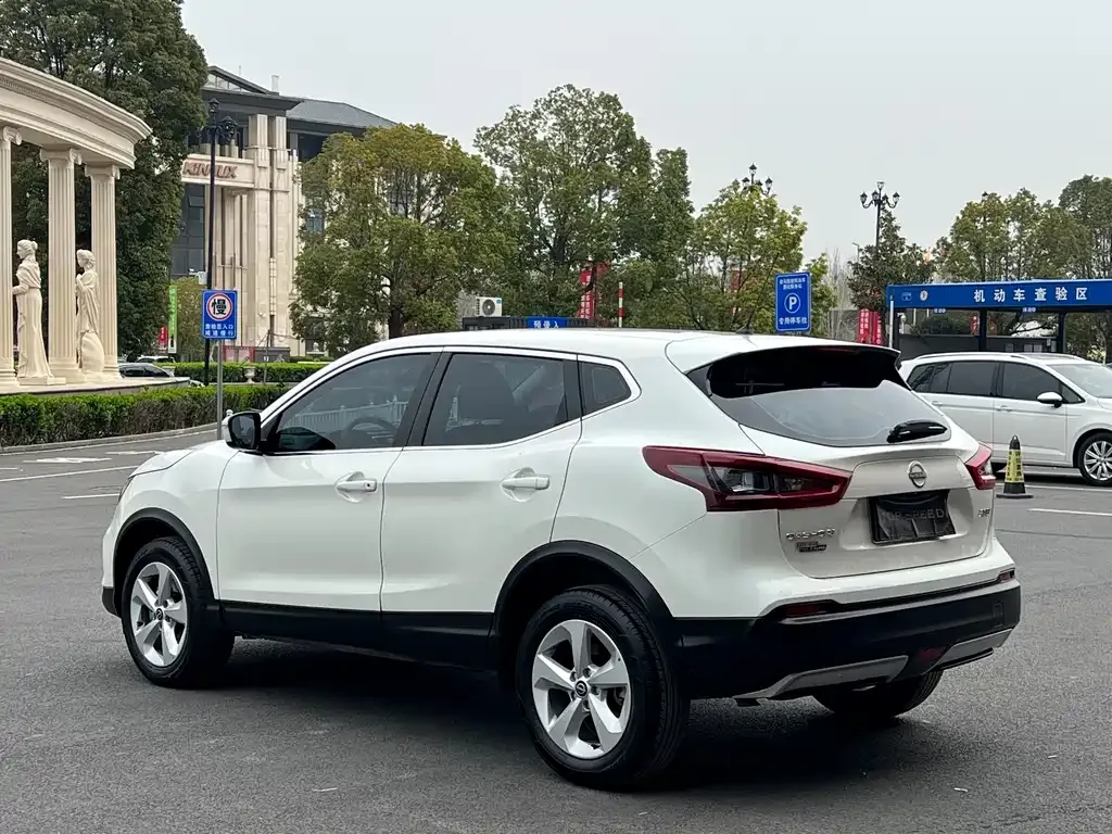Nissan Qashqai — фото 7