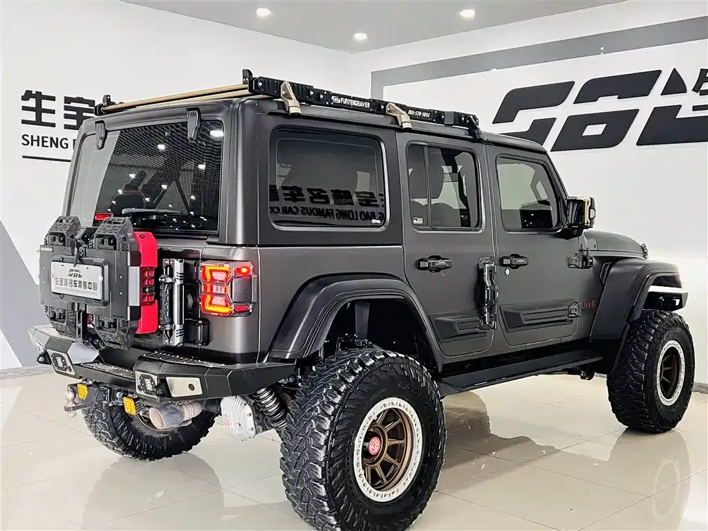 Jeep Wrangler — фото 7