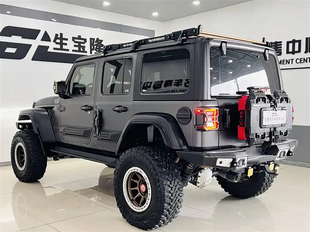 Jeep Wrangler — фото 8