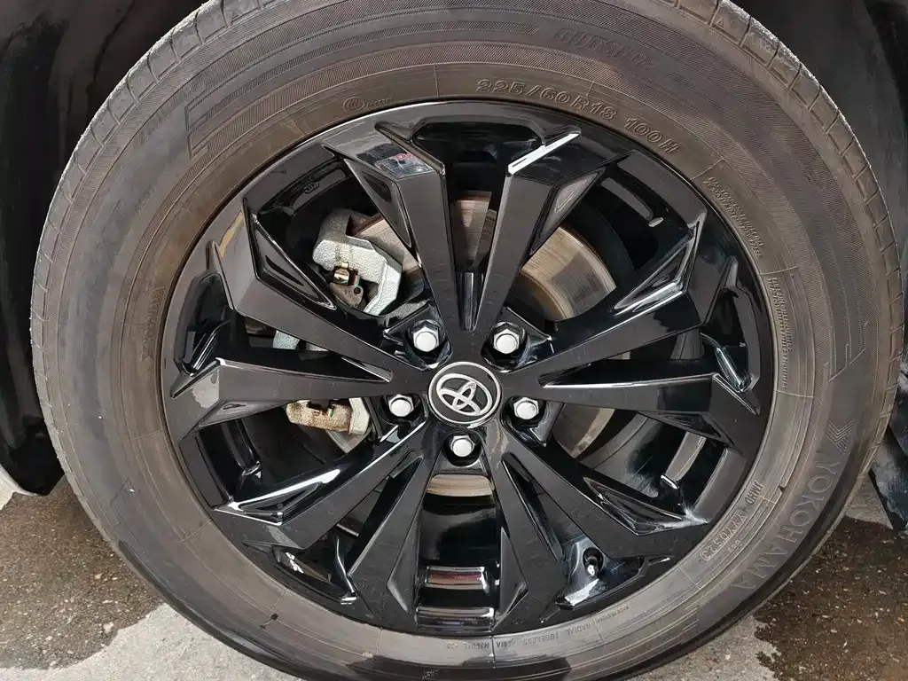 Toyota RAV4 2023 из CN, фото 9