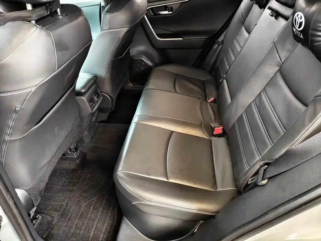 Toyota RAV4 2023 из CN, фото 10