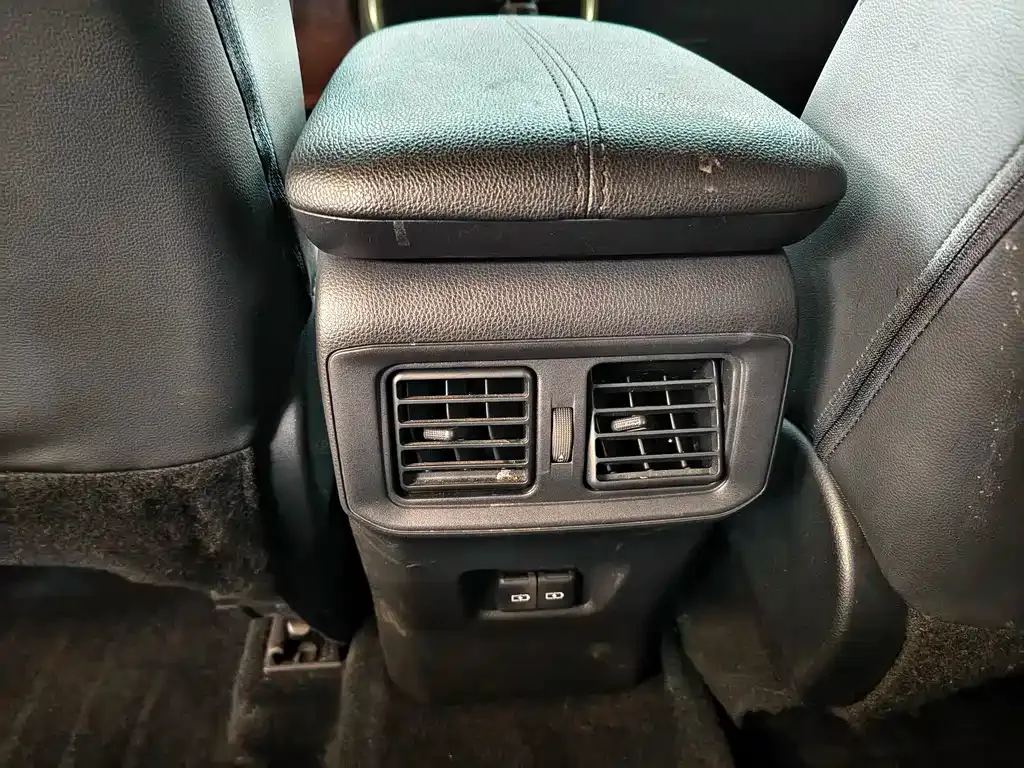 Toyota RAV4 2023 из CN, фото 4