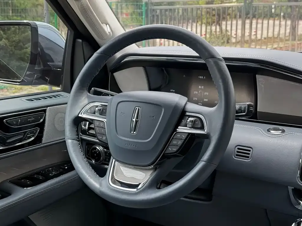 Lincoln Navigator — фото 10