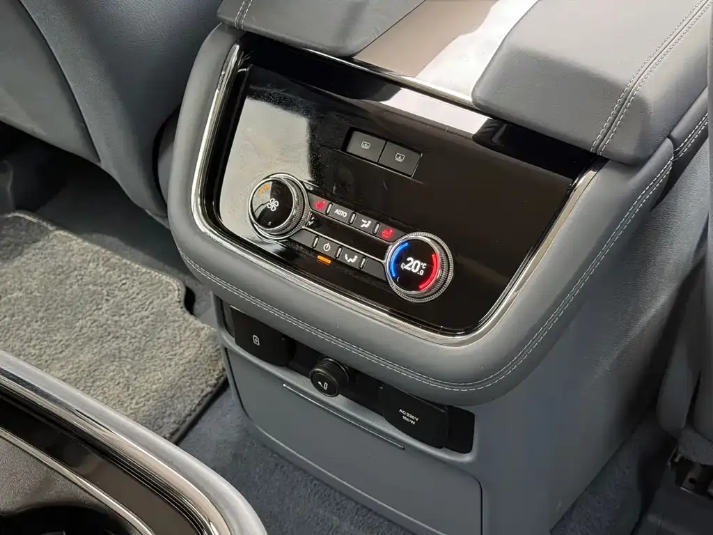 Lincoln Navigator — фото 2