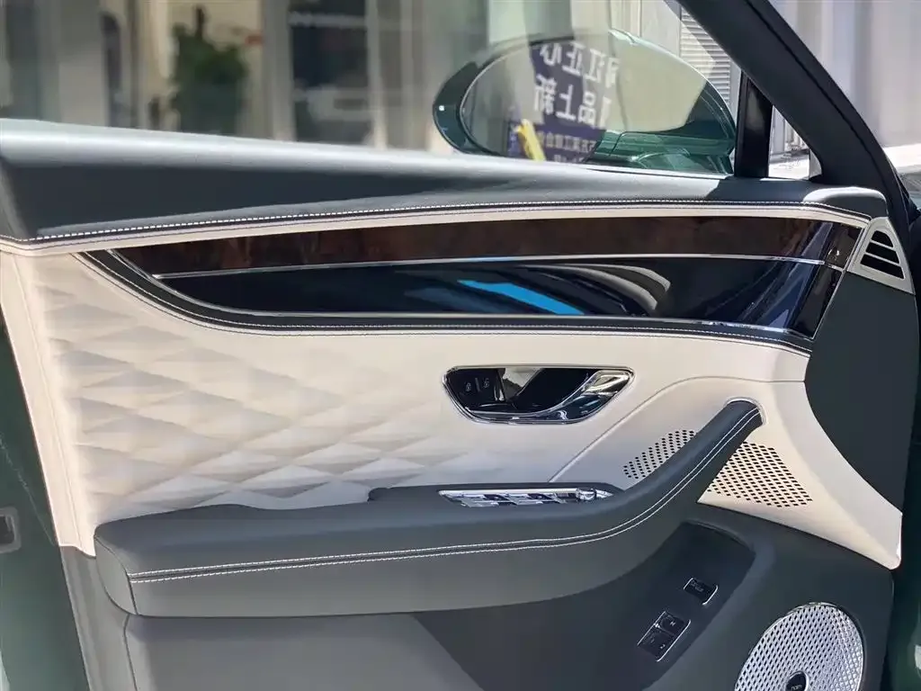 Bentley Flying Spur 2021 из CN, фото 6