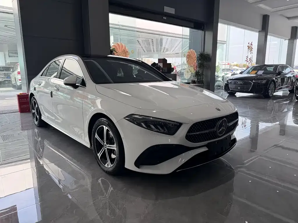 Mercedes-Benz A-Class 2023 из CN, фото 2