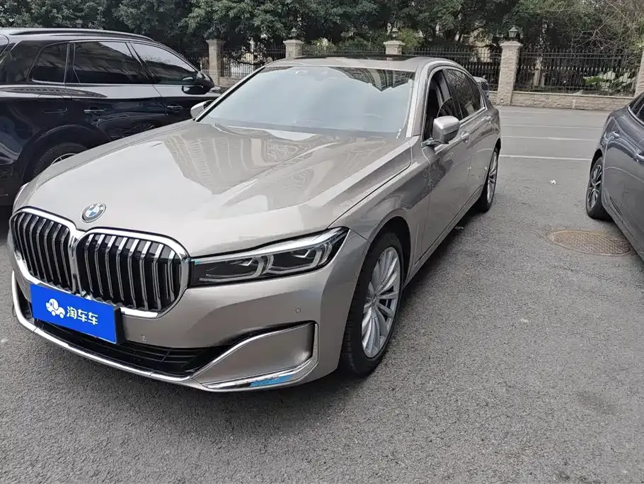 BMW 7 Series — фото 1