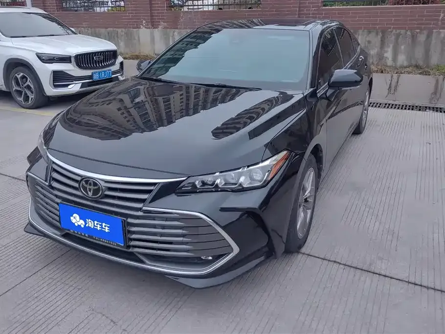 Toyota Avalon — фото 1