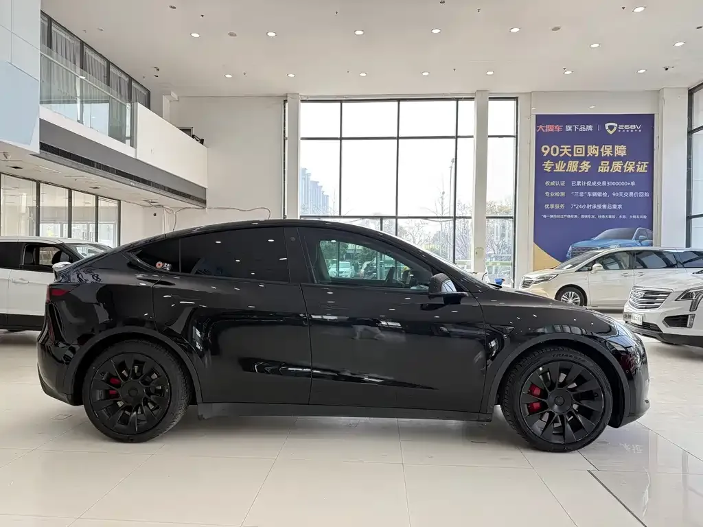 Tesla Model Y — фото 4