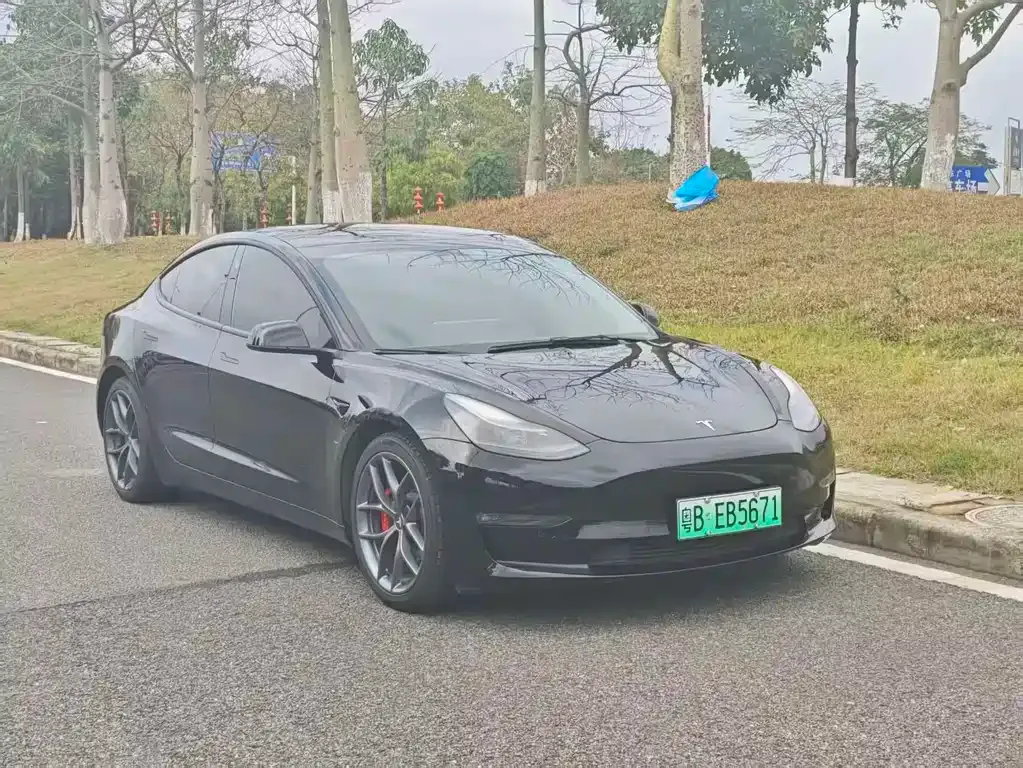 Tesla Model 3 — фото 9