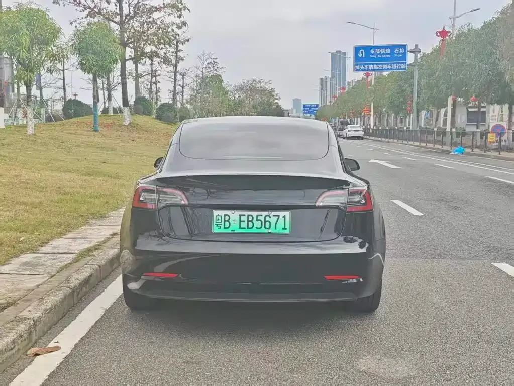 Tesla Model 3 — фото 8