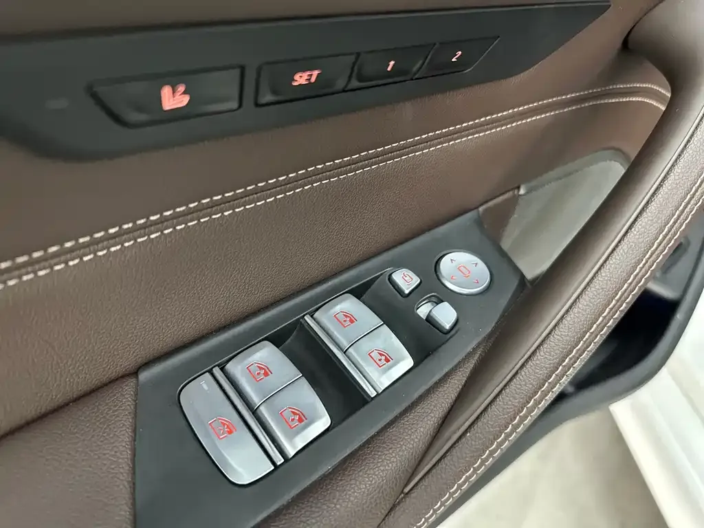 BMW 5 Series — фото 4