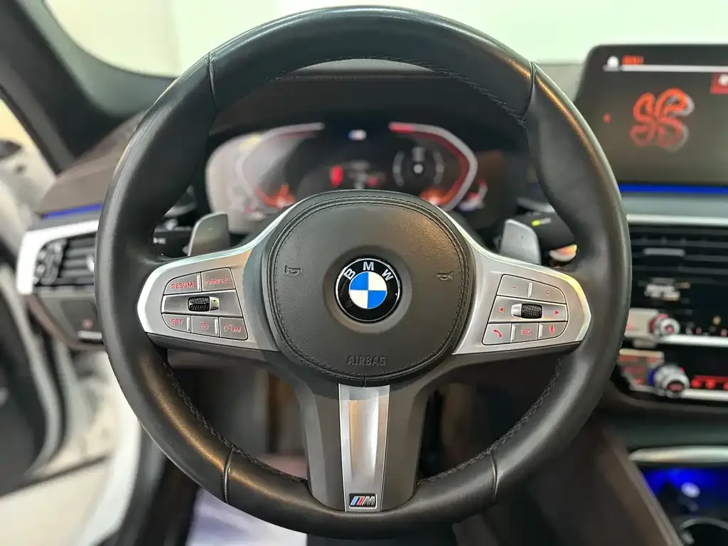 BMW 5 Series — фото 10