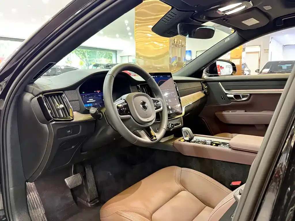 Volvo S90 — фото 3