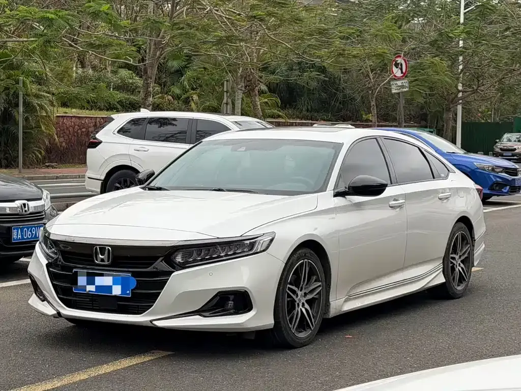 Honda Accord — фото 1