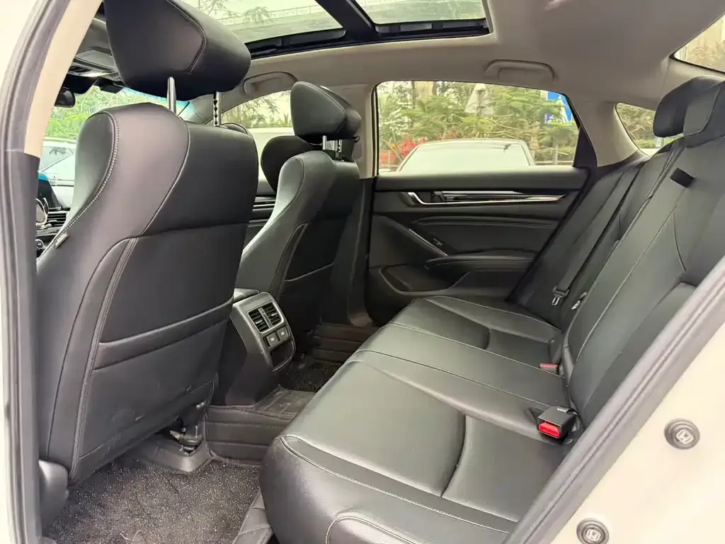 Honda Accord — фото 6