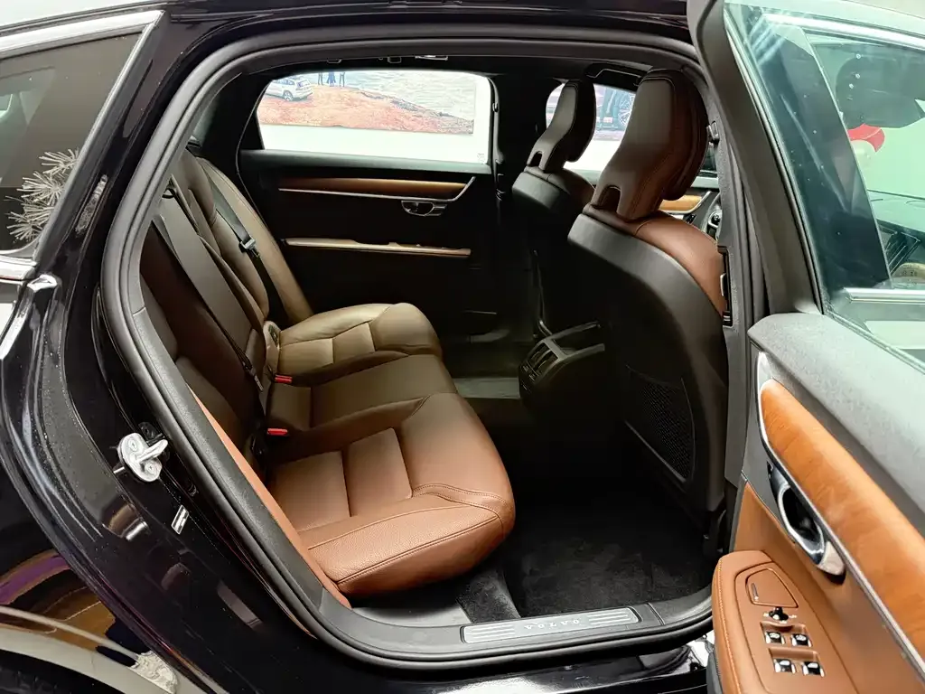 Volvo S90 — фото 10