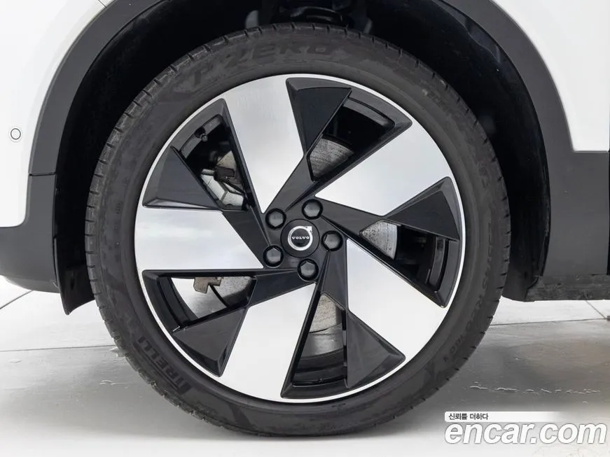 Volvo XC40 2024 из KR, фото 3