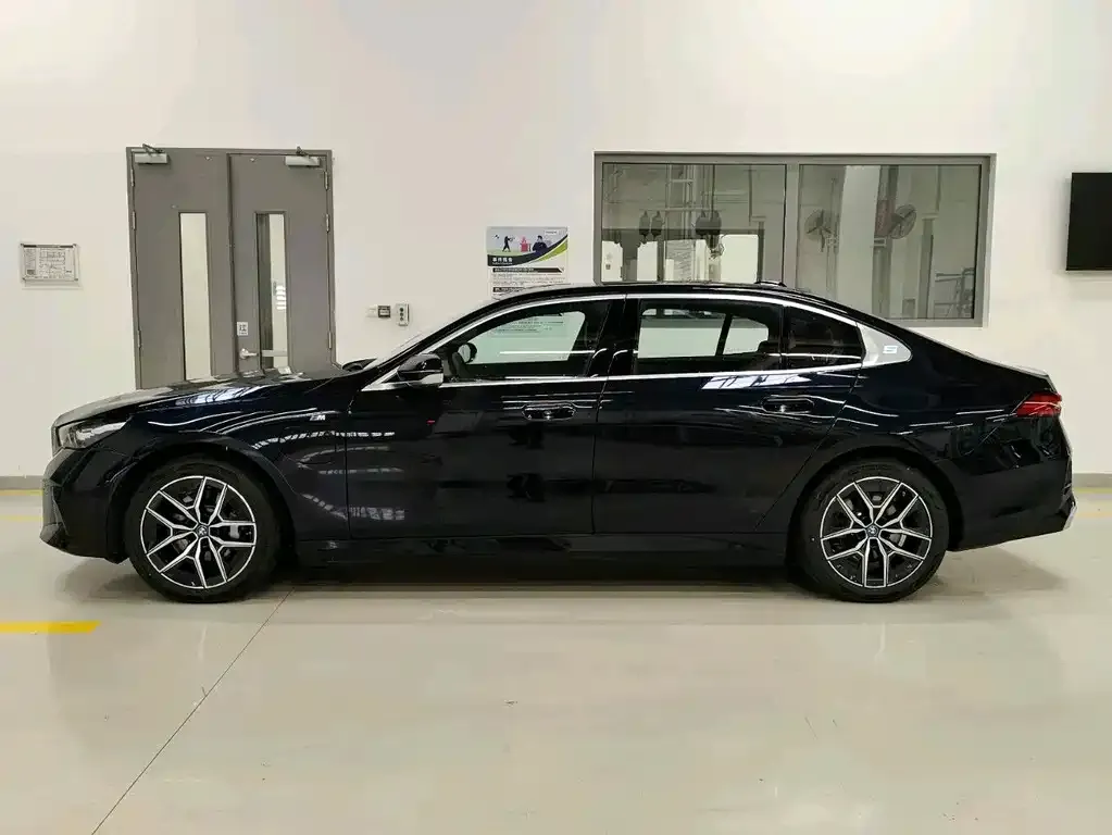 BMW i5 — фото 3