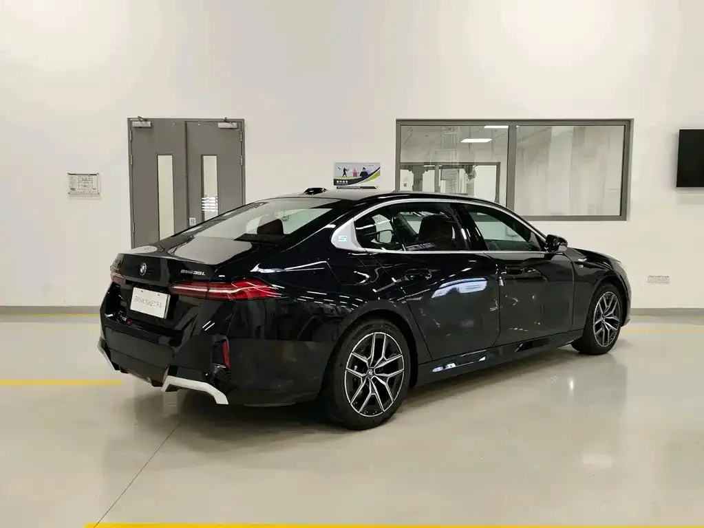 BMW i5 — фото 9