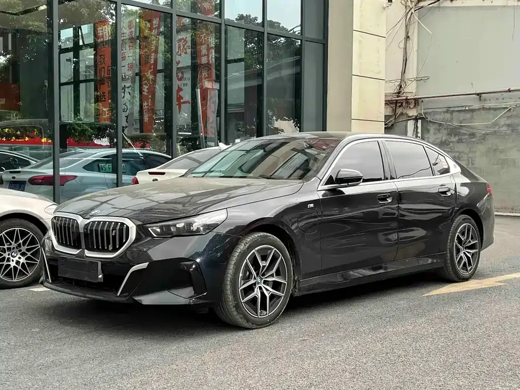 BMW i5 — фото 1