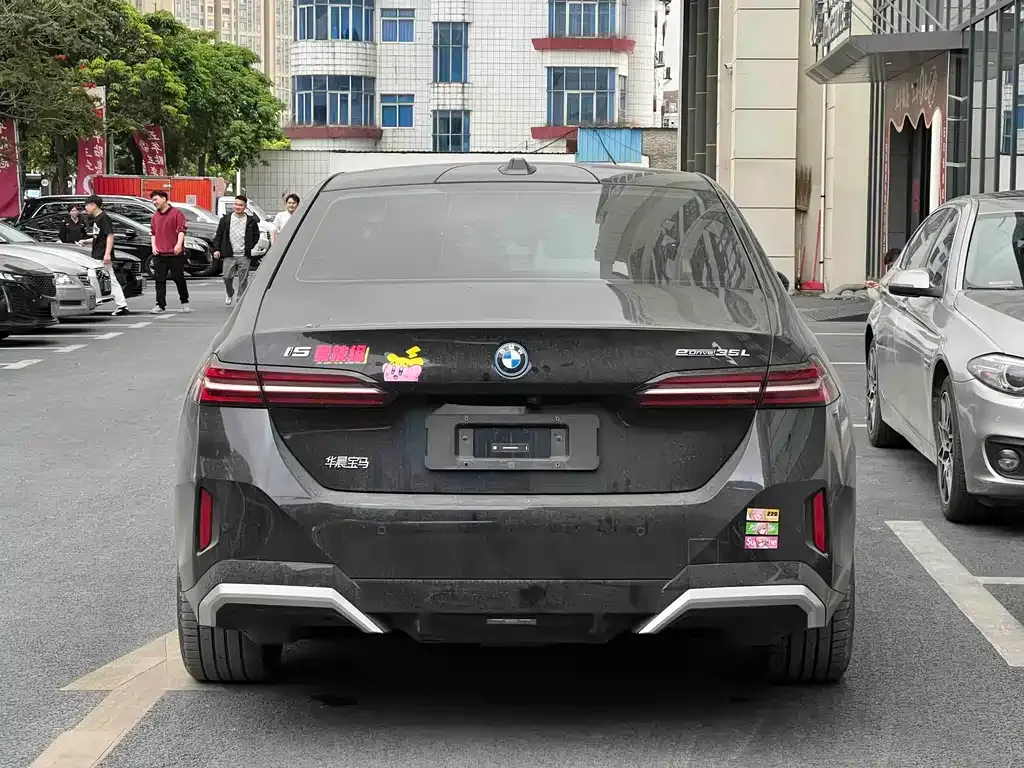 BMW i5 — фото 10