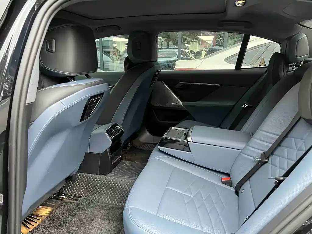 BMW i5 — фото 4
