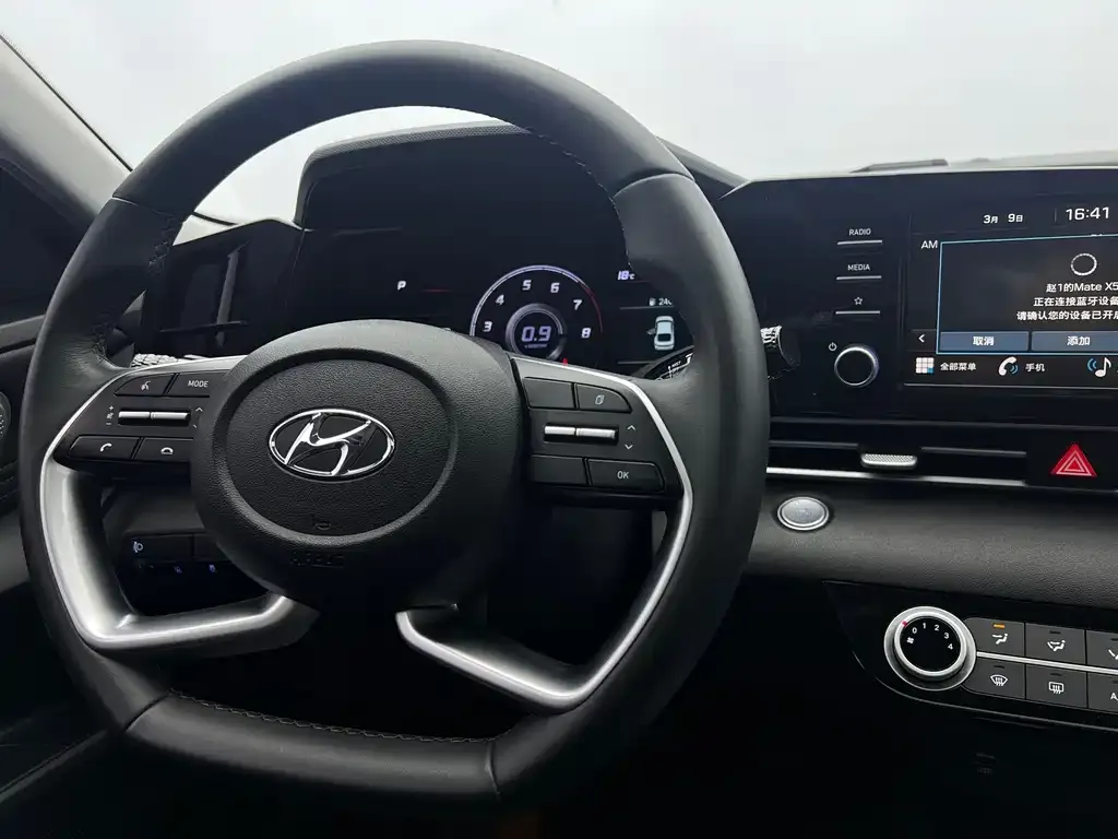 Hyundai Elantra — фото 5