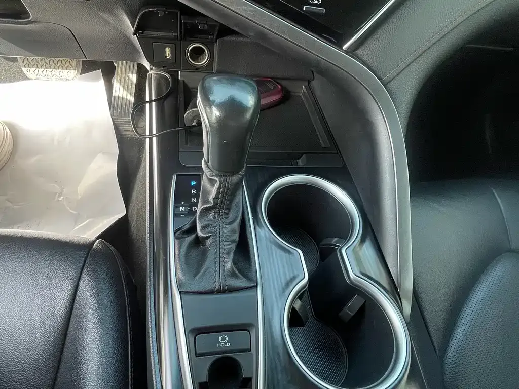 Toyota Camry — фото 6