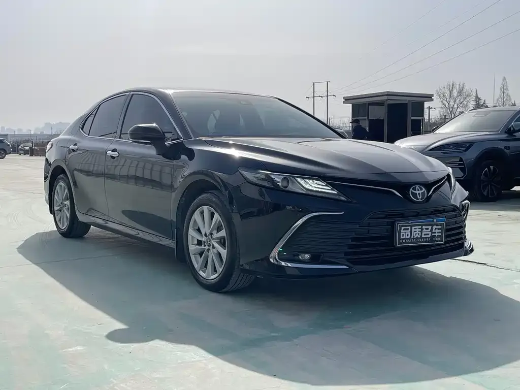 Toyota Camry — фото 5