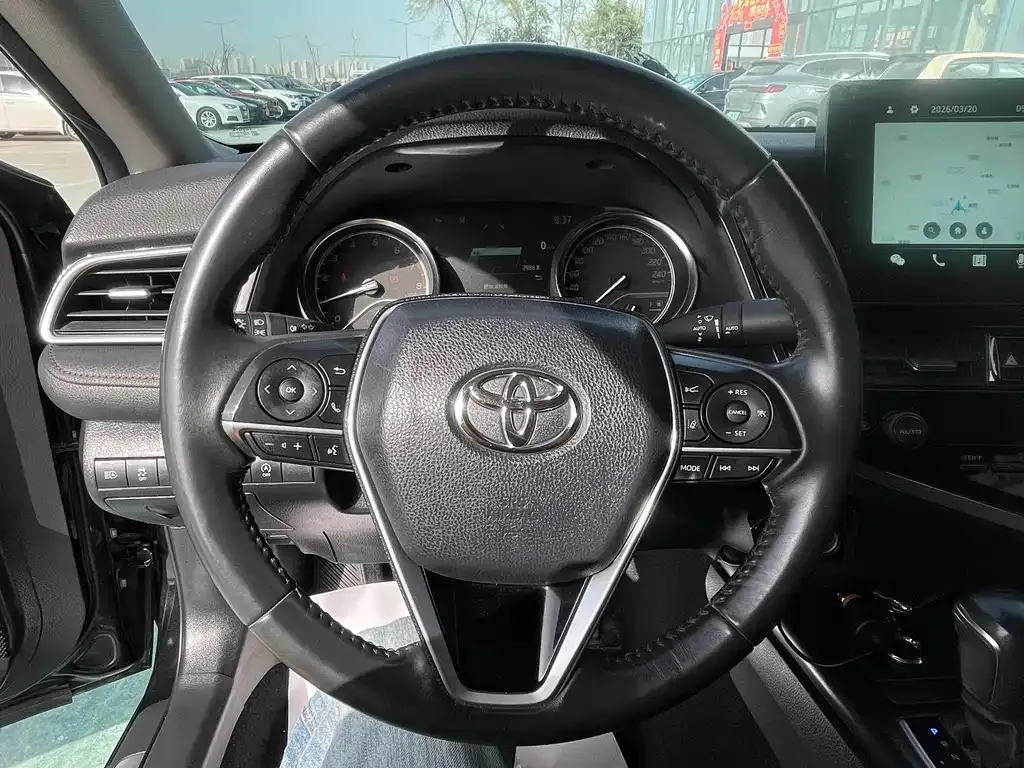 Toyota Camry — фото 10