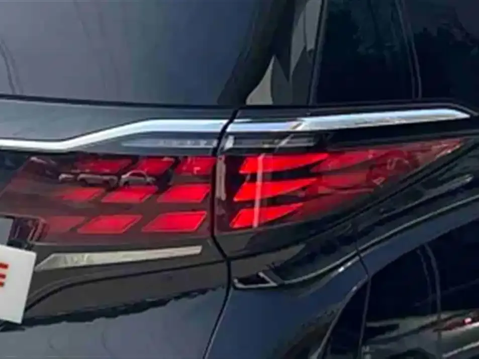 Toyota Alphard — фото 2