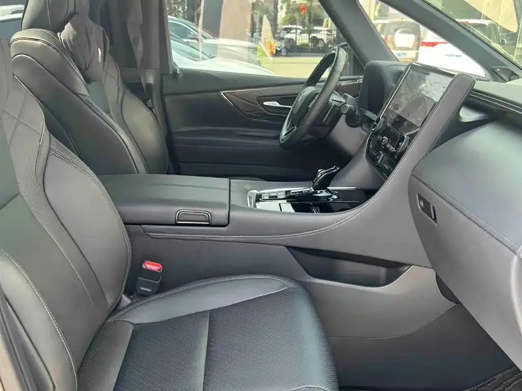 Toyota Alphard — фото 7