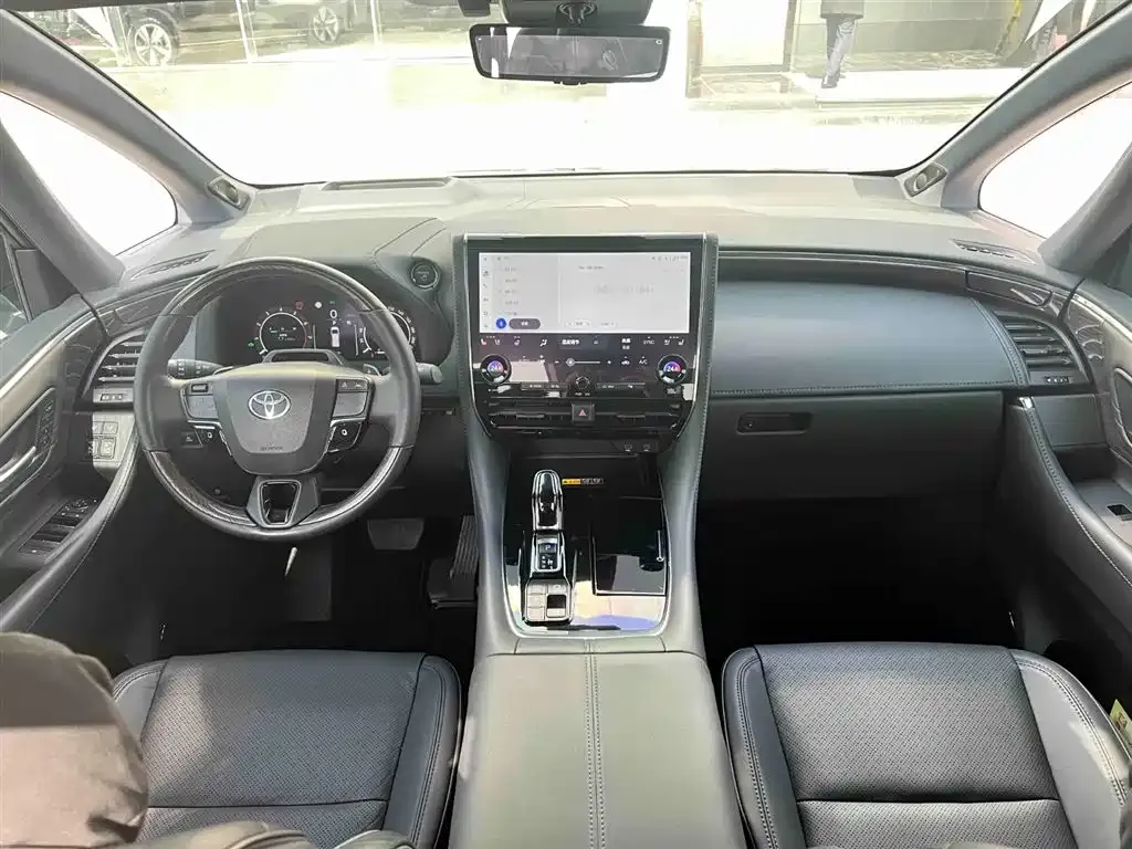 Toyota Alphard — фото 8