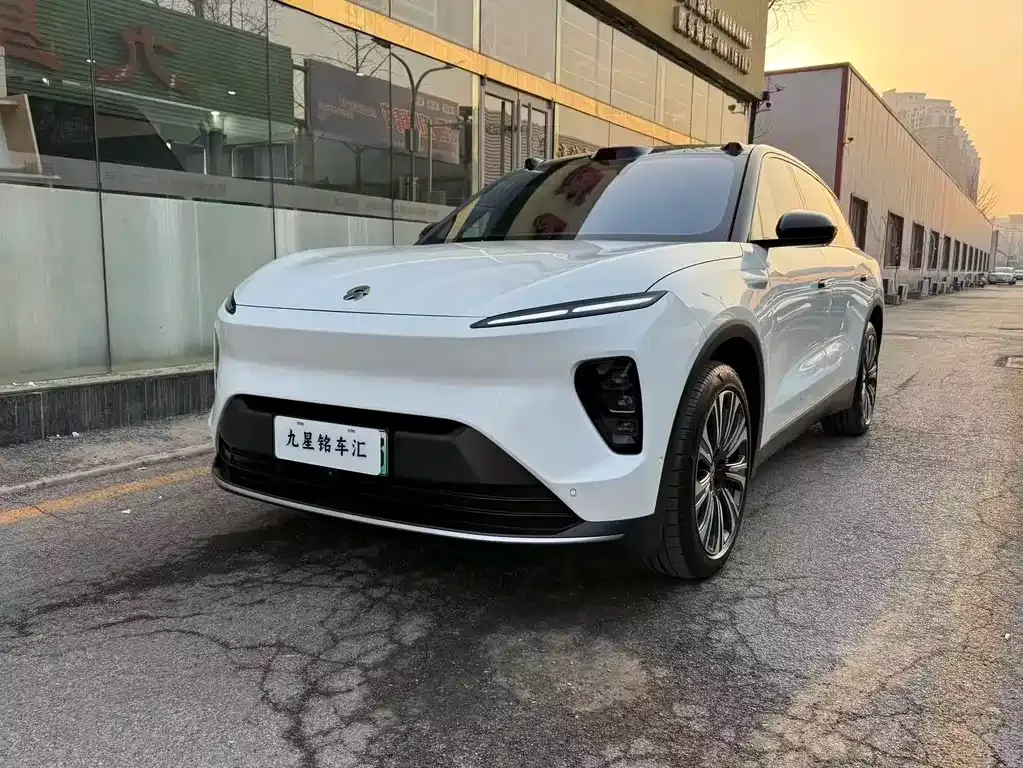 NIO ES8 — фото 1