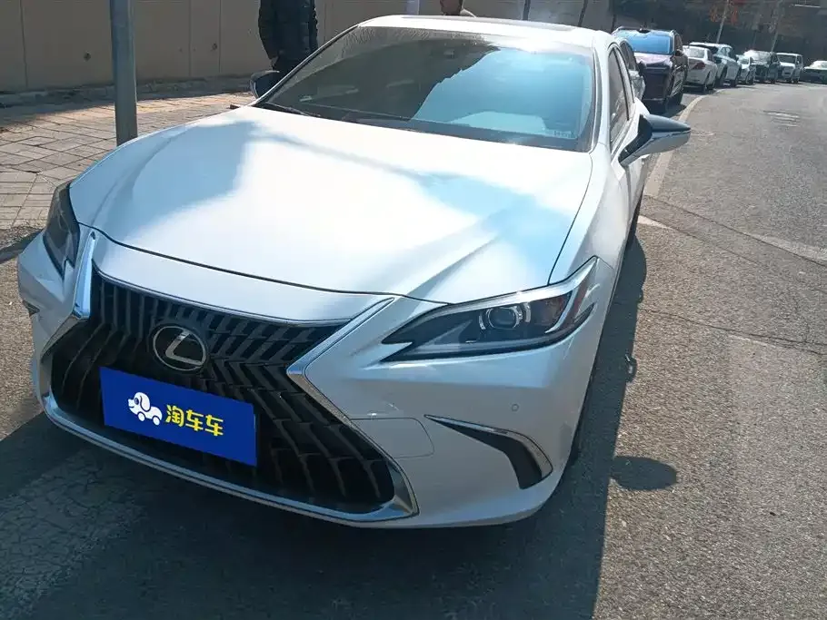 Lexus ES — фото 1
