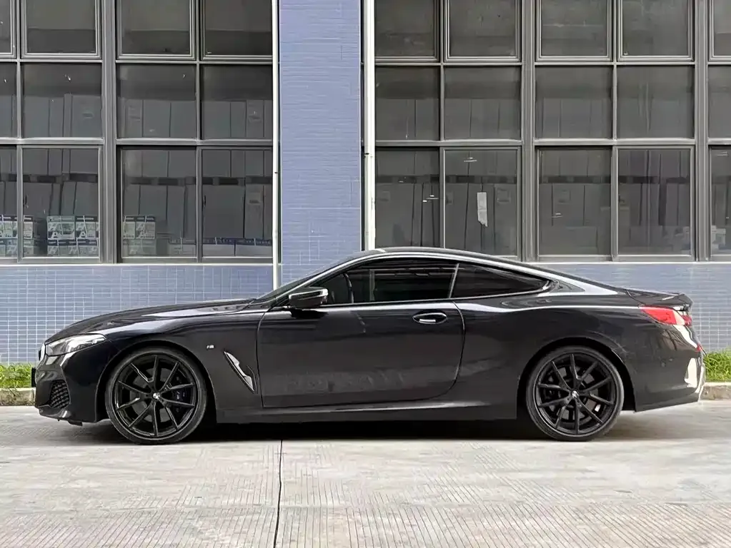BMW 8 Series — фото 4