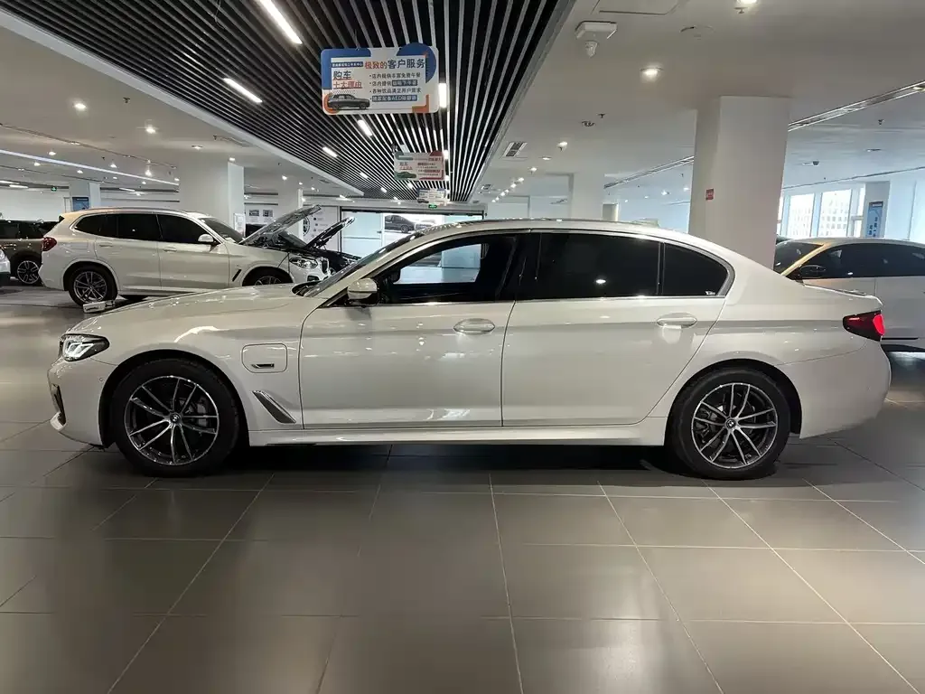 BMW 5 Series New Energy 2023 из CN, фото 2