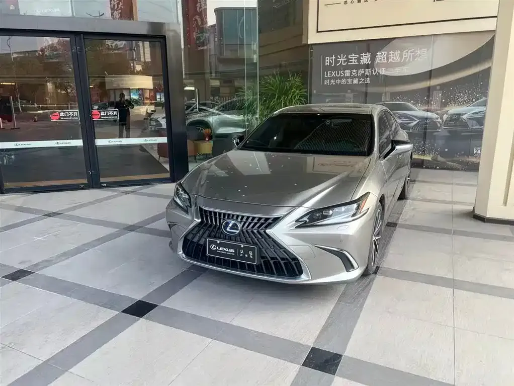 Lexus ES — фото 1