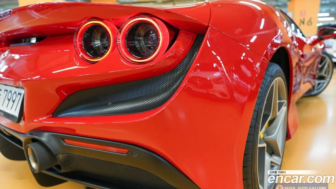Ferrari F8 — фото 8