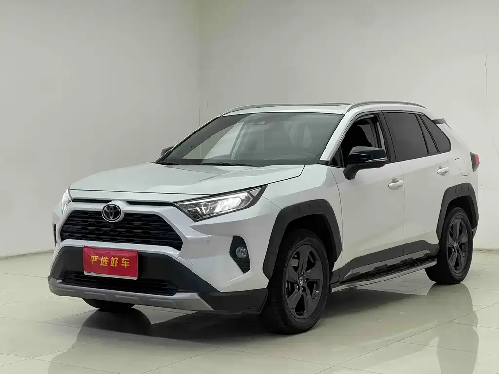 Toyota RAV4 — фото 1