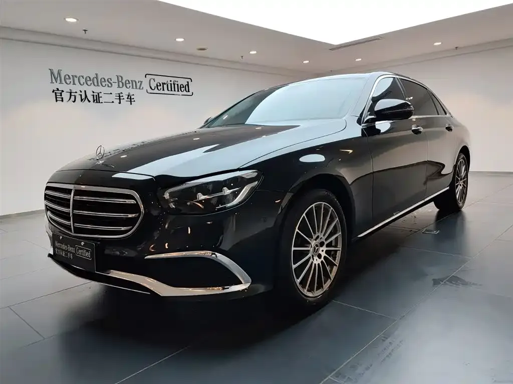 Mercedes-Benz E-Class — фото 1