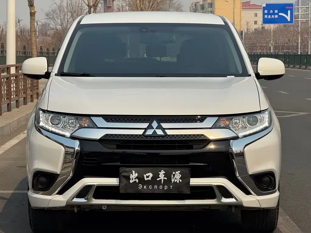 Mitsubishi Outlander — фото 10