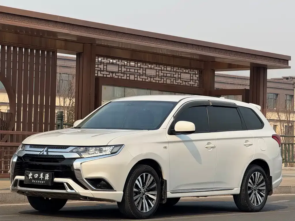 Mitsubishi Outlander — фото 7