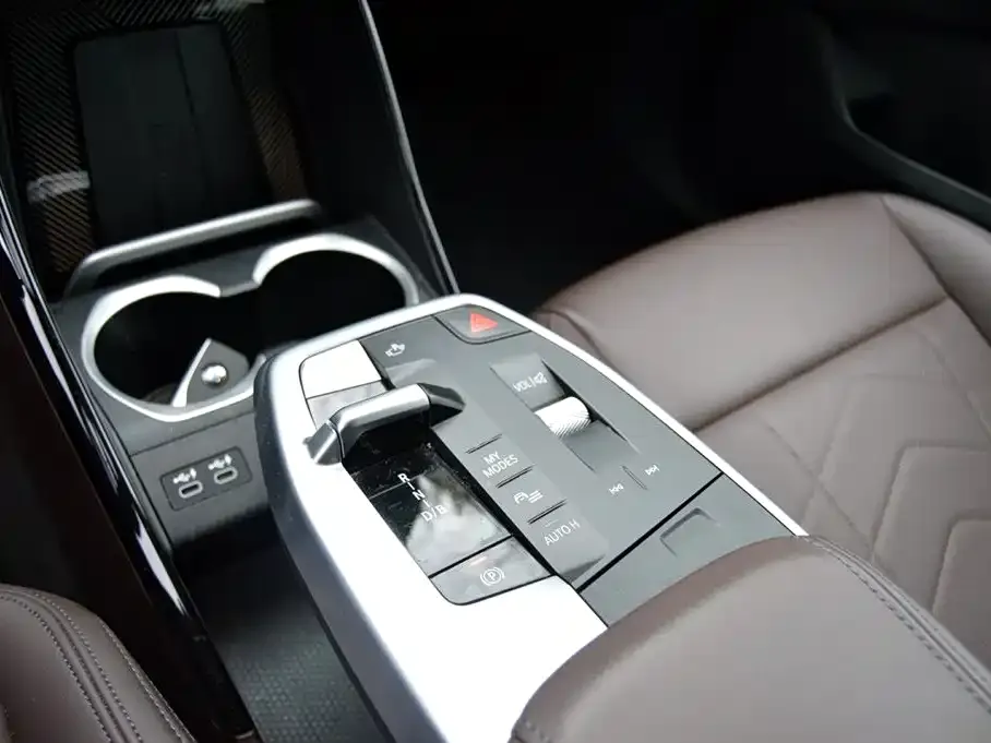 BMW iX1 2023 из CN, фото 2