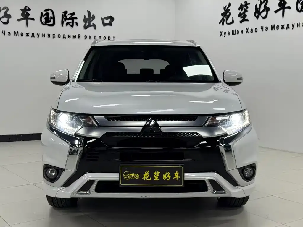 Mitsubishi Outlander — фото 2