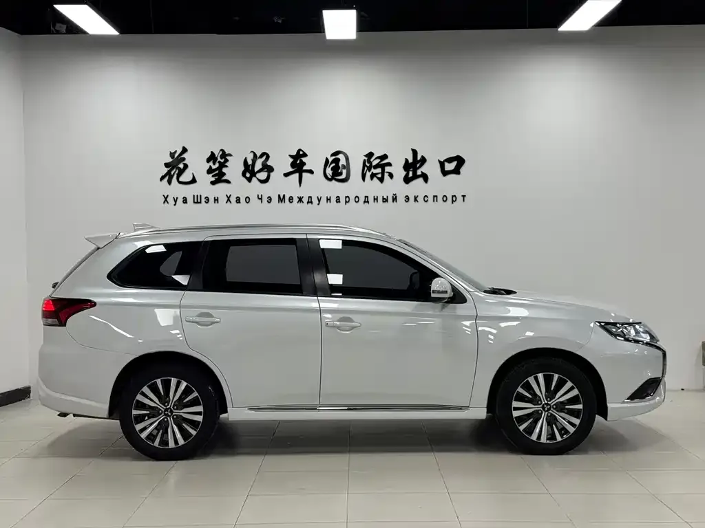 Mitsubishi Outlander — фото 5