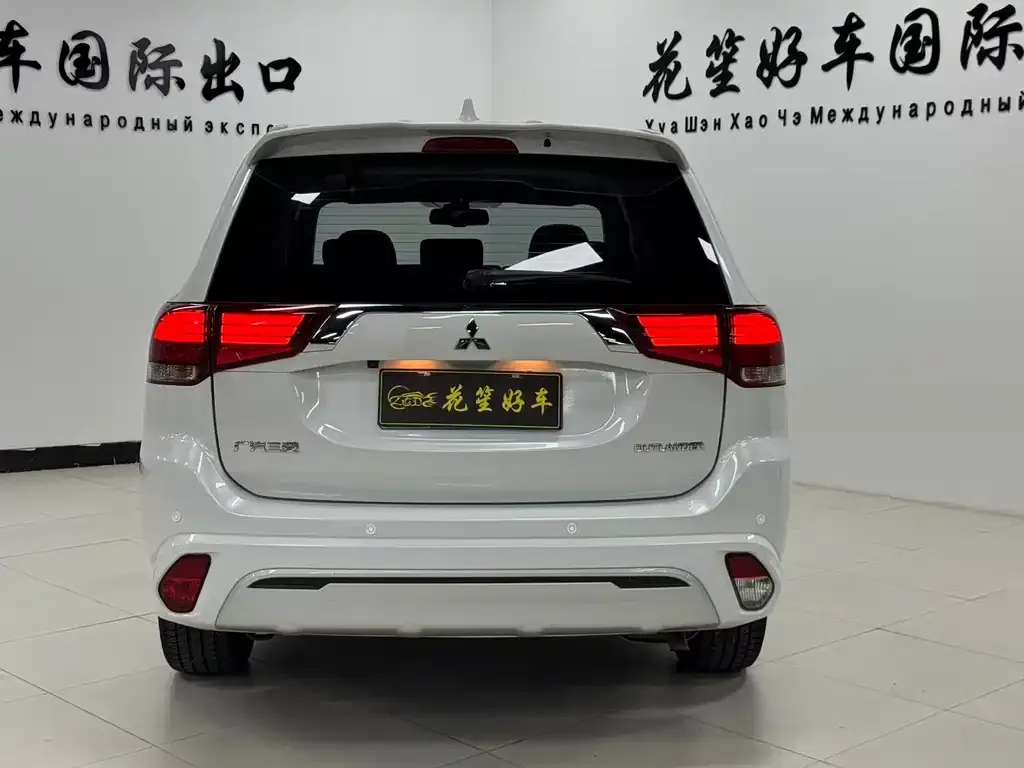 Mitsubishi Outlander — фото 8