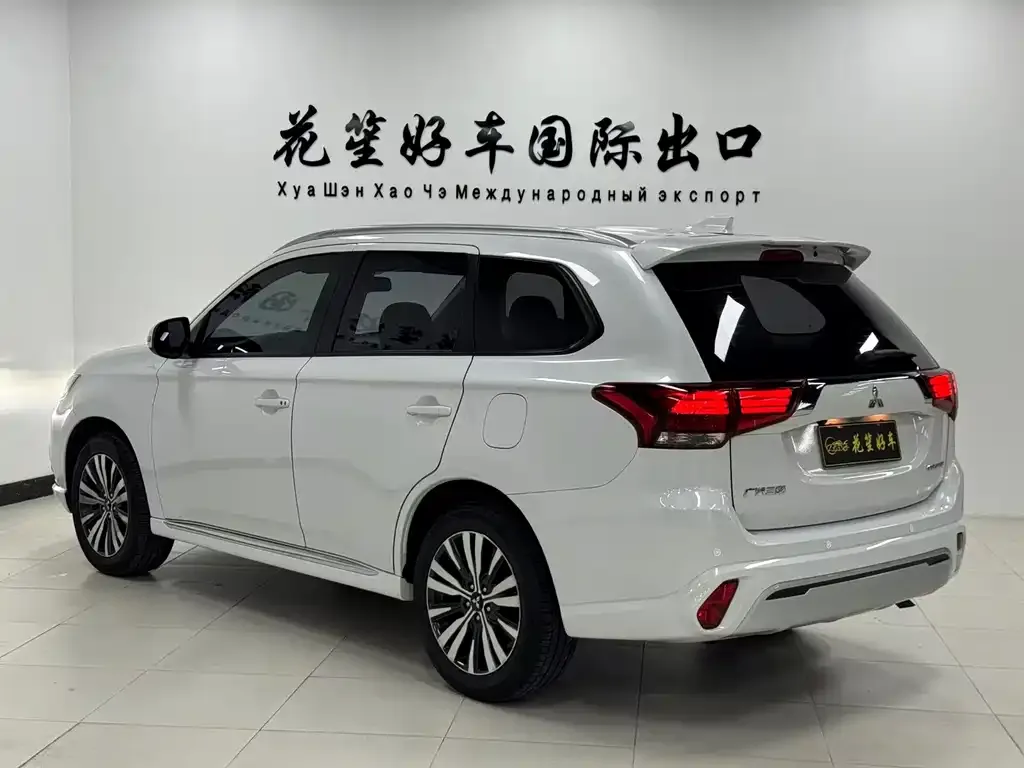 Mitsubishi Outlander — фото 4