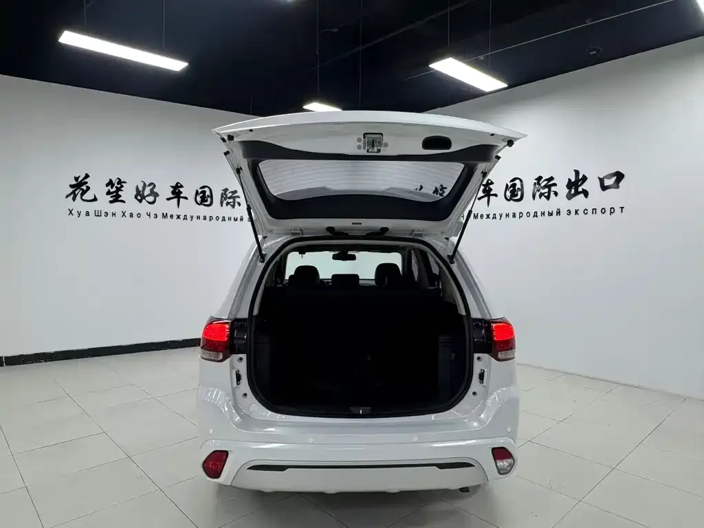 Mitsubishi Outlander — фото 7